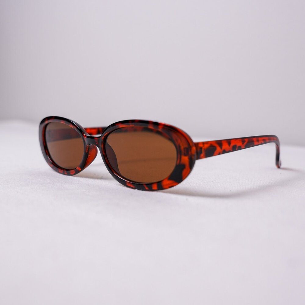 y2k 90s vintage style simple cheetah print oval sunglasses